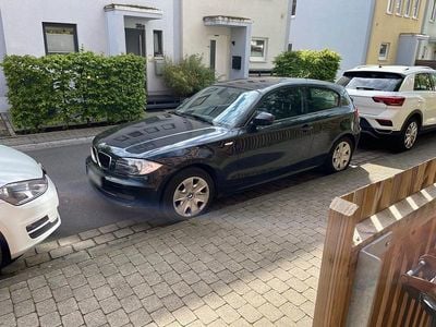 Gebraucht BMW 116 122 PS (89 kW) 2010 Schwarz Kleinwagen