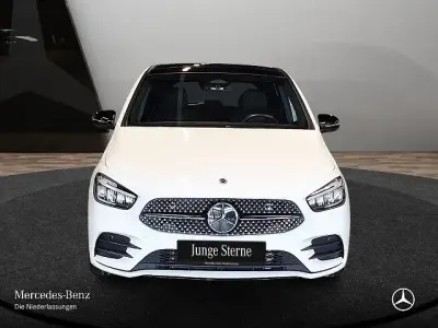 Używany Mercedes B250 Premium 224 KM (164 kW) 2025 Biały Minivan