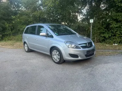 Gebraucht Opel Zafira Family 125 PS (91 kW) 2012 Silber Van / Kleinbus