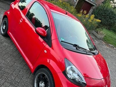 Rot Gebraucht 2009 Toyota Aygo Kleinwagen | 2.749 € (Fairer Preis)