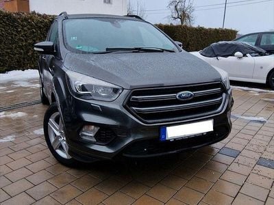 Grau Gebraucht 2018 Ford Kuga ST-Line SUV | 15.750 € (Fairer Preis)