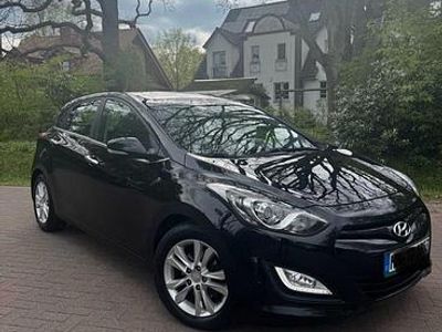 Gebraucht Hyundai i30 Style 128 PS (94 kW) 2012 Schwarz Limousine
