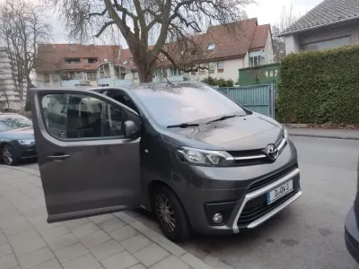 Gebraucht Toyota Proace Team 177 PS (130 kW) 2022 Braun Van / Kleinbus