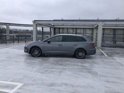 Grau Gebraucht 2015 Seat Leon ST FR Kombi | 11.000 € (Fairer Preis)