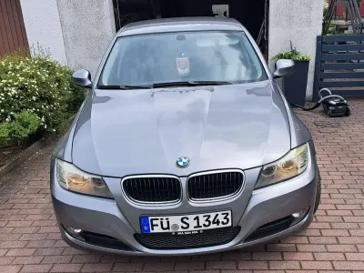 Gebraucht BMW 318 143 PS (105 kW) 2009 Grau Limousine