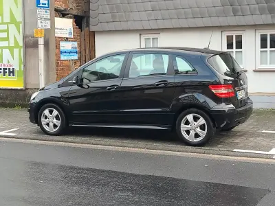 Gebraucht Mercedes B180 116 PS (85 kW) 2011 Schwarz Van / Kleinbus
