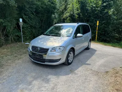 Gebraucht VW Touran Trendline 140 PS (102 kW) 2010 Silber Van / Kleinbus