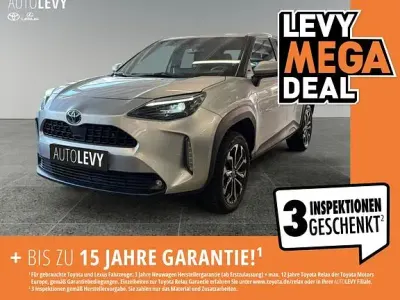 Gebraucht Toyota Yaris Connect Style 116 PS (85 kW) 2023 Shimmering silver metallic Kleinwagen