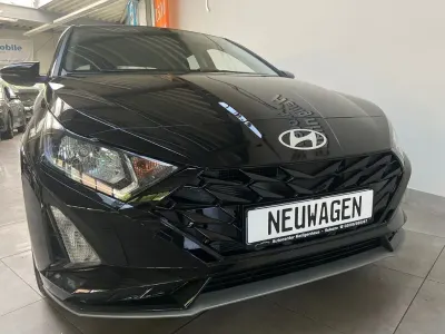 Neu Hyundai i20 Trend 101 PS (74 kW) 2026 Schwarz Kleinwagen