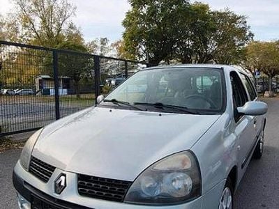 Second-hand Renault Clio II 101 CP (74 kW) 2003 Argintiu Berlinǎ