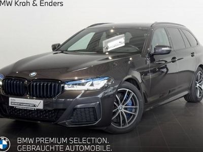 Gebraucht BMW 530 M Sport 286 PS (210 kW) 2023 Sophistograu brillanteffekt metalli Kombi