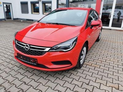 Rot Gebraucht 2016 Opel Astra Edition Limousine | 5.990 € (Fairer Preis)