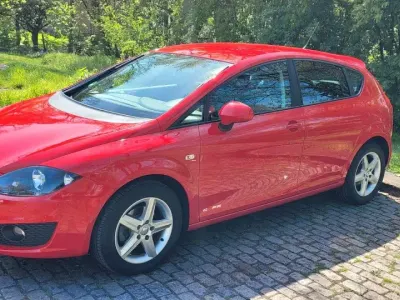 Używany Seat Leon Copa 105 KM (77 kW) 2012 Czerwony Sedan/Limuzyna