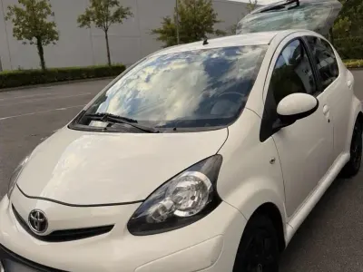 Gebraucht Toyota Aygo 68 PS (50 kW) 2012 Weiß Kleinwagen