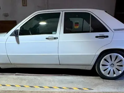 Gebraucht Mercedes 190 122 PS (89 kW) 1991 Weiß Limousine