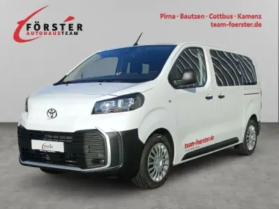 Gebraucht Toyota Proace Verso Comfort 144 PS (105 kW) 2024 Icy white Kombi