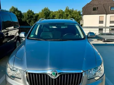 Gebraucht Skoda Superb 170 PS (125 kW) 2012 Grau Kombi
