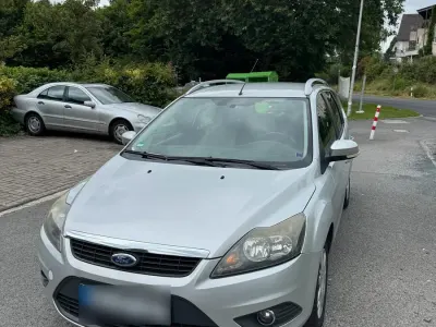 Gebraucht Ford Focus 109 PS (80 kW) 2009 Silber Kombi