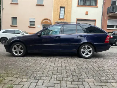 Gebraucht Mercedes C180 143 PS (105 kW) 2002 Violet Kombi
