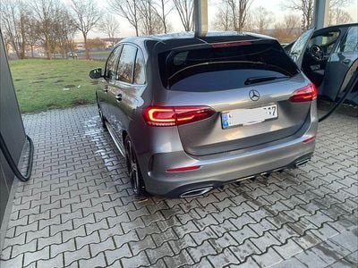 Gebraucht Mercedes B200 AMG line 150 PS (110 kW) 2019 Grau Van / Kleinbus