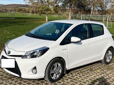 Gebraucht Toyota Yaris Life 101 PS (74 kW) 2013 Weiß Kleinwagen