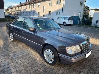 Gebraucht Mercedes E220 150 PS (110 kW) 1995 Violet Limousine