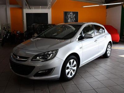 Gebraucht Opel Astra Exklusiv 120 PS (88 kW) 2015 Silber Limousine