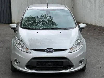Gebraucht Ford Fiesta Titanium 82 PS (60 kW) 2009 Silber Limousine