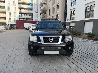 Schwarz Gebraucht 2011 Nissan Navara Abholung | 9.900 € (Guter Preis)