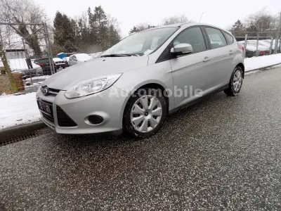 Gebraucht Ford Focus Trend 101 PS (74 kW) 2012 Silber Limousine