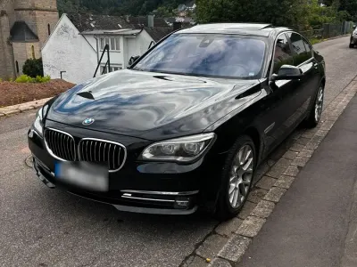 Gebraucht BMW 740 313 PS (230 kW) 2013 Schwarz Limousine