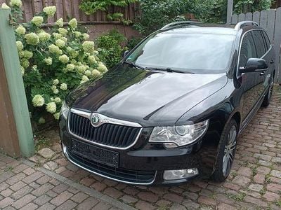 Gebraucht Skoda Superb Elegance 170 PS (125 kW) 2012 Schwarz Kombi