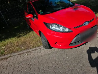 Gebraucht Ford Fiesta 60 PS (44 kW) 2009 Rot Kleinwagen