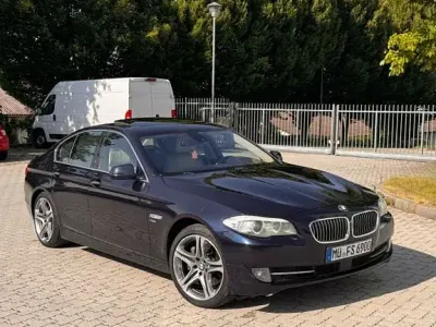 Gebraucht BMW 530 Sport Line 258 PS (189 kW) 2011 Blau Limousine