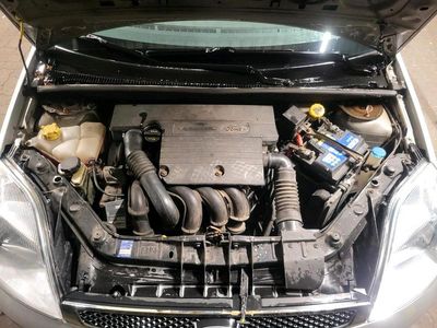 Silber Gebraucht 2002 Ford Fiesta Ghia Kleinwagen | 1.800 € (Etwas zu teuer)