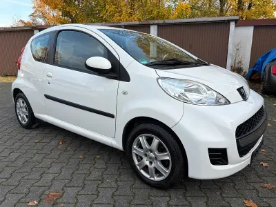 Gebraucht Peugeot 107 68 PS (50 kW) 2011 Weiß Kleinwagen