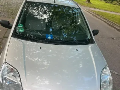 Usata Ford Fiesta 69 CV (50 kW) 2001 Argento Utilitaria