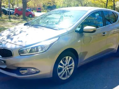 Używany Kia Ceed 99 KM (72 kW) 2015 Beżowy Hatchback