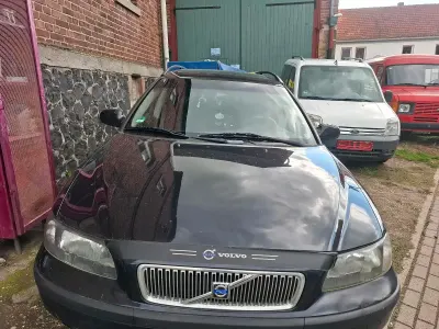 Używany Volvo V70 140 KM (102 kW) 2001 Czarny Kombi