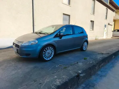 Gebraucht Fiat Punto 70 PS (51 kW) 2011 Silber Kleinwagen