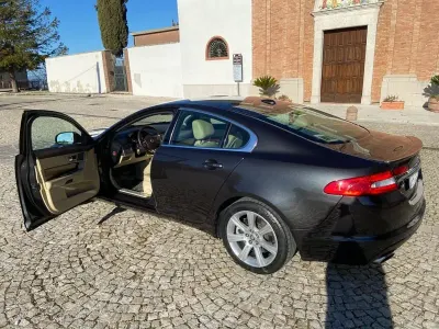 Usata Jaguar XF Luxury 241 CV (177 kW) 2011 Nero Berlina