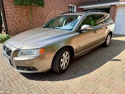 Usata Volvo V70 Momentum 163 CV (119 kW) 2011 Grigio Station wagon