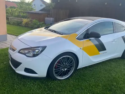 Używany Opel Astra GTC Active 170 KM (125 kW) 2013 Biały Sedan/Limuzyna