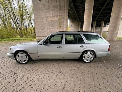 Second-hand Mercedes E320 220 CP (161 kW) 1992 Argintiu Break