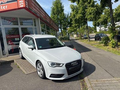 Weiß Gebraucht 2015 Audi A3 Sportback Ambition Kleinwagen | 14.900 € (Fairer Preis)