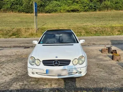Gebraucht Mercedes CLK240 218 PS (160 kW) 2004 Silber Coupé