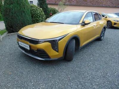 Neu Kia K4 Vision 150 PS (110 kW) 2026 Sparkling gelb met dy2 Limousine