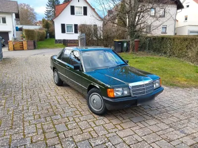 Gebraucht Mercedes 190 72 PS (52 kW) 1985 Grün Limousine