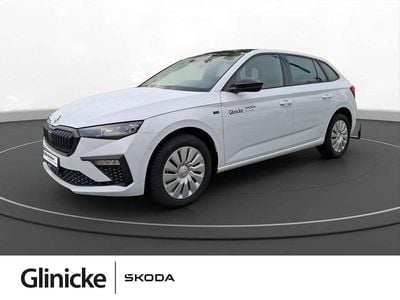 Moonweiss metallic Gebraucht 2025 Skoda Scala Tour Kleinwagen | 25.490 € (Fairer Preis)