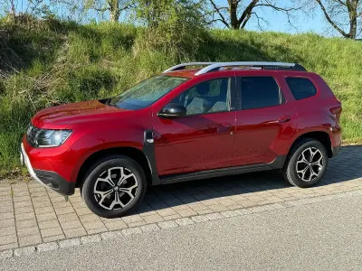 Używany Dacia Duster Celebration 101 KM (74 kW) 2021 Czerwony SUV